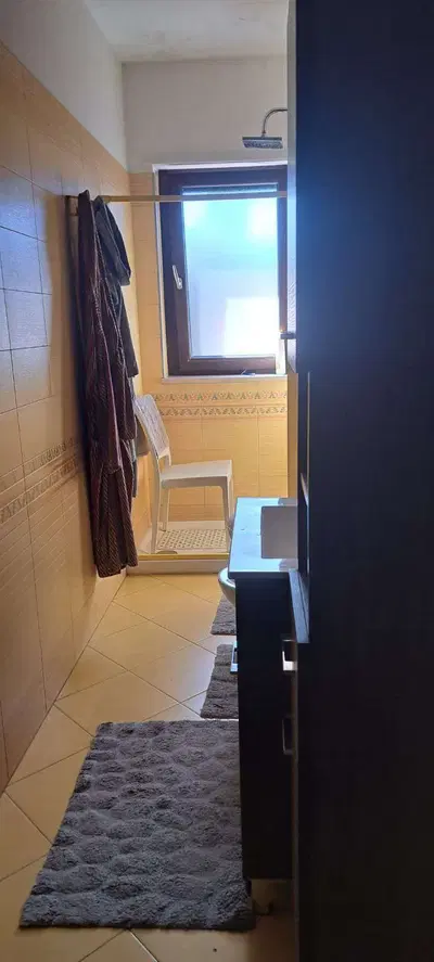 Appartamento con veranda esterna, è composto da...