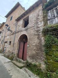 Diritto di piena proprietà 1/1 del debitore su: 1)...
