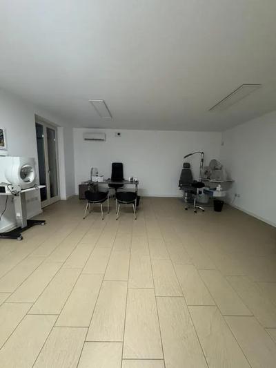 Ufficio di mq 94,90 al piano terra con ingresso da...