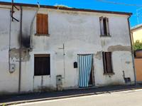 Piena proprietà per la quota di 1/1 di abitazione...