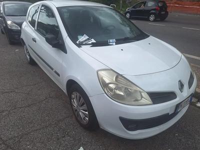 LOTTO 1: AUTOVEICOLO RENAULT CLIO, TARGATO DN 225 PJ,...