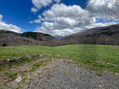 Piena ed esclusiva proprietà di appezzamento di terreno edificabile, senza...