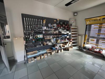 ARREDI E RIMANENZE DI MAGAZZINO AREA EDILIZIA, UTENSILERIA, MATERIALE...