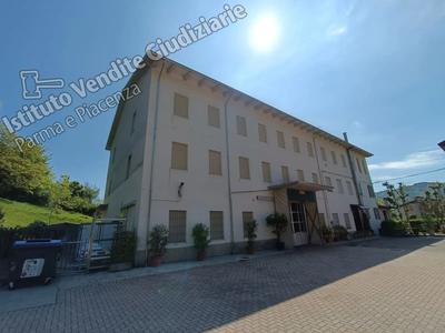 Lotto 1 - Sono parte del lotto i beni di seguito...