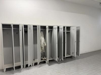 Scaffalature (ID da n. 223 a n. 227) e armadietti metallici (ID 222 e ID 228)