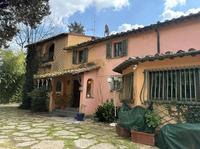 Villa settecentesca con fabbricati annessi e terreni a...