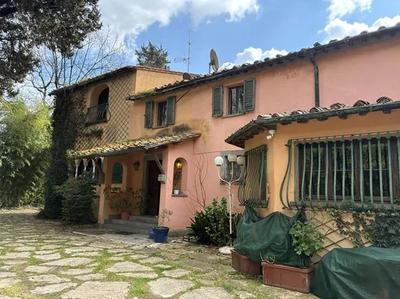 Villa settecentesca con fabbricati annessi e terreni a San Giuliano Terme (PI), Località Ripafratta, Via del Brennero 470