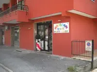 negozio posto al piano terra e piano interrato