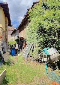 Casa indipendente di due piani f.t., composta al primo...
