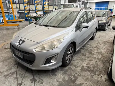 Autocarro Peugeot 308Per visionare la documentazione disponibile, si invitano le parti interessate a visitare la pagina dell'asta sul portale www.industrialdiscount.it - codice asta 10382