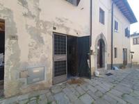 Appartamento con negozio e cantina a Reggello (FI),...