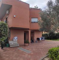 L’immobile è una porzione di case a schiera  che si...