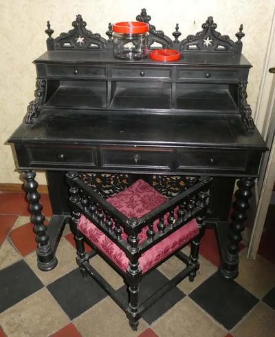 Arredo casa assortito in parte d'epoca 