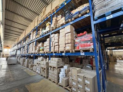 Stock Magazzino Articoli per l'Infanzia, Abbigliamento, Materie Prime e Ufficio