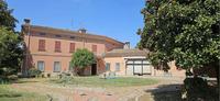 Piena proprietà di villa, altro corpo di fabbrica,...