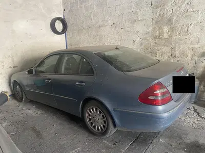 Autovettura per trasporto di persone, marca Mercedes-Benz, modello Classe E Berlina, immatricolata in data 31/05/2004, alimentata a gasolio e dotata di cambio manuale, km 491.201
