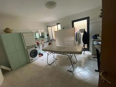 Piena proprietà, quota intera (1/1) di unità immobiliare residenziale...
