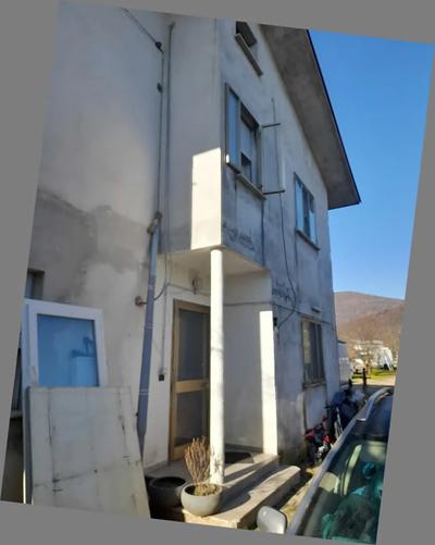 Abitazione composta da: Piano terra con ingresso, atrio vano scala, bagno,...