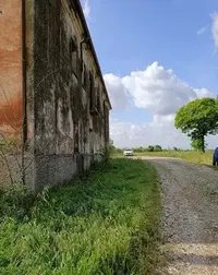 Piena proprietà di fabbricato agricolo e unità...