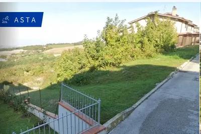 Terreno edificabile a Cingoli (MC), via Silvestri. Periferia collinare...
