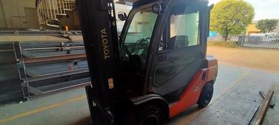 LOTTO 13: Carrello elevatore Toyota Tonero 30 a gasolio. mod. 52bfdf30 –...