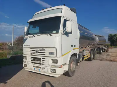 Motrice con cisterna VOLVO FH16 - 520Per visionare la documentazione...
