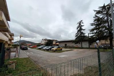 LOTTO UNICO: Piena proprietà del terreno con qualità di ente urbano, con...