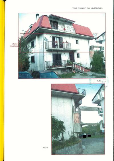 Unità immobiliare al piano 2, (150 mq lordi, h 2.70 mt) ha porta d’ingresso blindata e 7 vani: soggiorno con camino/sala da pranzo, cucina abitabile, disimpegno, 3 camere da letto (una con cabina armadio e bagnetto) e bagno. Due camere, cucina e soggiorno si affacciano sul cortile comune con balconi (6, 11, 12, 5 mq); le altre con finestre. In buone condizioni e finiture accurate, ha pareti intonacate, pavimenti in gres e parquet. Infissi in legno e alluminio. Impianti a norma. Occupato.