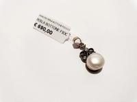 (Lotto n.1814) un ciondolo in oro giallo 18 kt con perla...