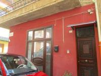 Piena ed esclusiva proprietà dell’immobile a San Giuseppe Jato (Pa) identificato al catasto fabbricati al foglio 3, p.lla 240, sub 1, nat. A/4, consistenza 10 vani; indirizzo via Canepa n.37 piano S1-T-1-2.  Si tratta di una palazzina unifamiliare semi indipendente su 4 livelli f.t. sita in San Giuseppe Jato (Pa) ad angolo tra le vie Canepa e via Pergole, con accesso dal civ.35/37 piano T e via Pergole 3 (già 43) per il solo locale seminterrato (collegato a sua volta al piano terra tramite scala interna).