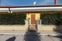 Piena proprietà di abitazione civile tipo villetta a...
