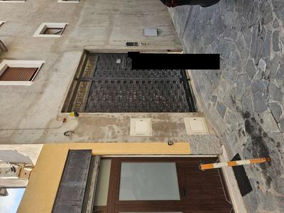 Piena proprietà per la quota di 1/1 di Magazzino/locale deposito al piano primo e secondo. Si precisa che non sussiste alcun collegamento funzionale tra piano primo e secondo e che la porzione posta al piano secondo risulta accessibile solo da altra unità immobiliare i cui intestatari sono estranei alla procedura esecutiva.
