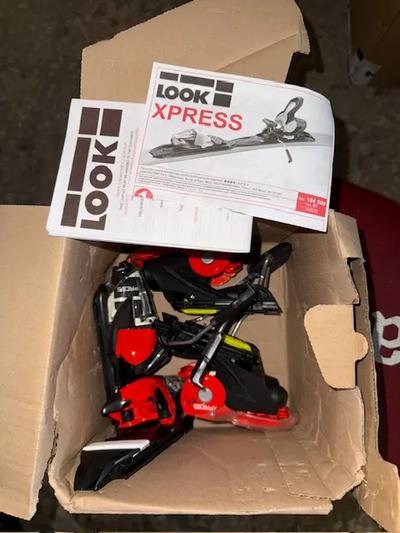 Lotto costituito da:- Rossignol power turn bianco rosso- Pursuit 183rrg07bk...