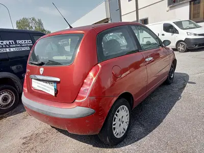 AUTOVETTURA LANCIA YPSILON