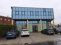 Ufficio al piano primo con magazzino e beni mobili sito...