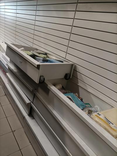 SCAFFALATURE E ATTREZZATURE PER MAGAZZINO E NEGOZIO