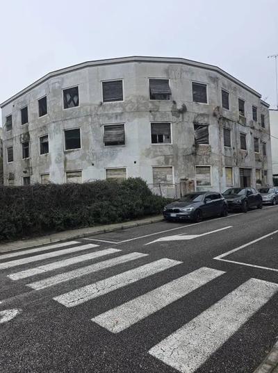 Rudere, ex casa di cura a MONFALCONE Via Alessandro Manzoni 2, della...