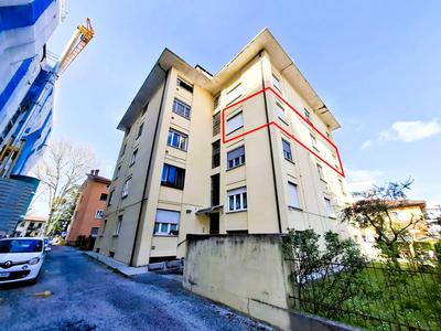 Appartamento della superficie commerciale di 118 mq con cantina e autorimessa pertinenziale, in Udine, Viale Venezia n. 396