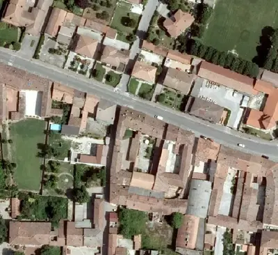 L’unità immobiliare è costituita da un appartamento al piano terra con...