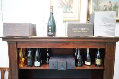 Lotto 3: n. 37 bottiglie di vini "bollicine" come Spumanti e Champagne pregiati, da una selezione di cantine e tipologie differenti, come indicato al solo scopo indicativo nell'elenco allegato