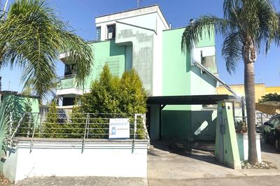 Appartamento duplex a Galatone (LE), via Raffaele Marra 8. Piano primo e secondo. Soggiorno, pranzo, cucina, 2 camere, 3 balconi, lavanderia e ampio terrazzo. Inclusi scala privata, cortile e garage con deposito (attuale taverna con wc) interrati. Abusi da sanare. Superficie commerciale di 220,18 mq. Finiture curate. Impianti autonomi. Condizioni buone Per maggiori informazioni visitare il portale www.quimmo.it - Codice annuncio 2639771
