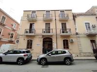 Locali ad uso ufficio ubicati in Via Pasubio 47 al piano...