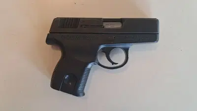 (Lotto n.28) - Pistola semiautomatica (ARMA COMUNE) marca SMITH & WESSON modello SCONOSCIUTO calibro 380AP , comprensivo di n.2 caricatori e n.1 valigetta marca KIMAR. 