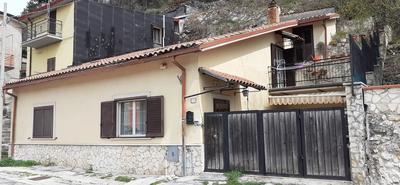 Fabbricato civile ubicato a Capistrello (AQ) - via Roma...