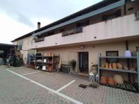 Fabbricato uso commerciale ed abitativo con area...