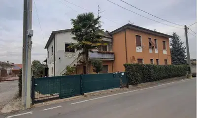 Piena ed esclusiva proprietà per la quota di 1000/1000 di: Appartamento e...