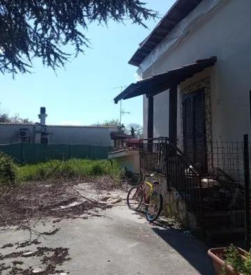 LOTTO UNICO: Abitazione sita in CAVE (RM), Via Morino snc con annesso...