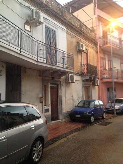 META' INDIVISA IMMOBILE SITO IN MESSINA, VILL. SANTO, IL TUTTO COME...