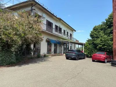 Appartamento con due laboratori a Terricciola (PI), Località Selvatelle, Via Volterrana 53-55