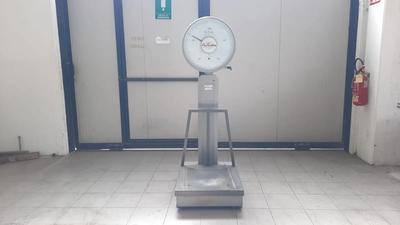 (Lotto n.4) - Bilancia ad orologio con piattaforma marca FUTURA, portata 150 Kg